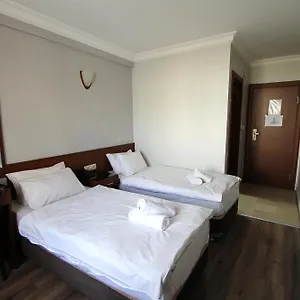 Lyon 3*, İstanbul Türkiye